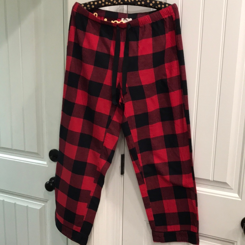 LOFT size M LADIES PAJAMA BOTTOMS. In good cond. 100% cotton. ❤️red & black chek